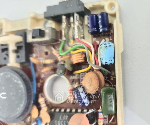 拆個(gè)不知名的奇葩磁帶造型收音機(jī),同時(shí)求電源電壓