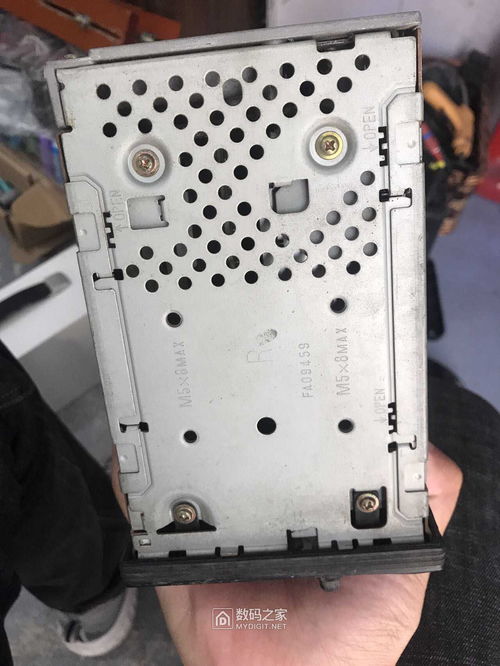 翻出一個磁帶車機,做好尾插街上喇叭一個不響拆了修理